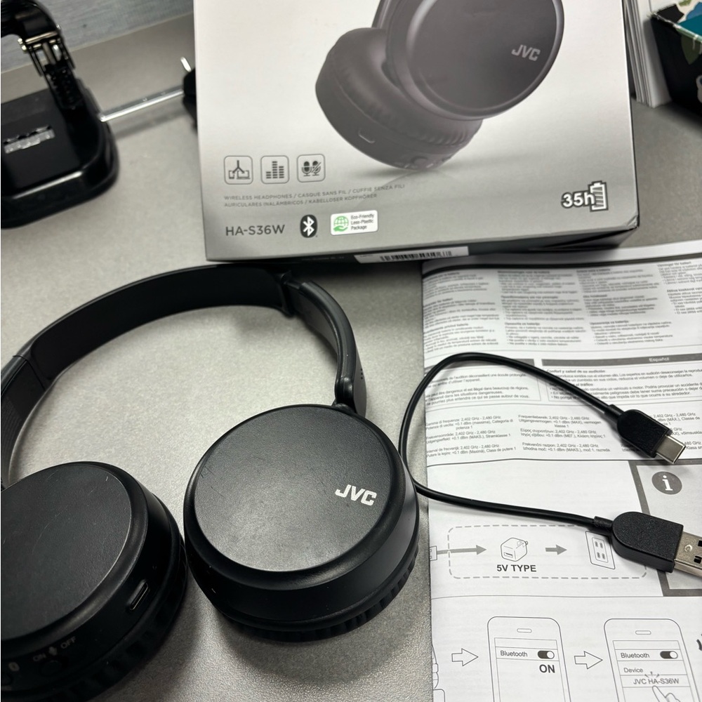 JVC Black Wireless Headphones